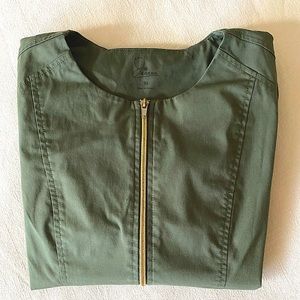 Jannuu scrub top in a size XS.